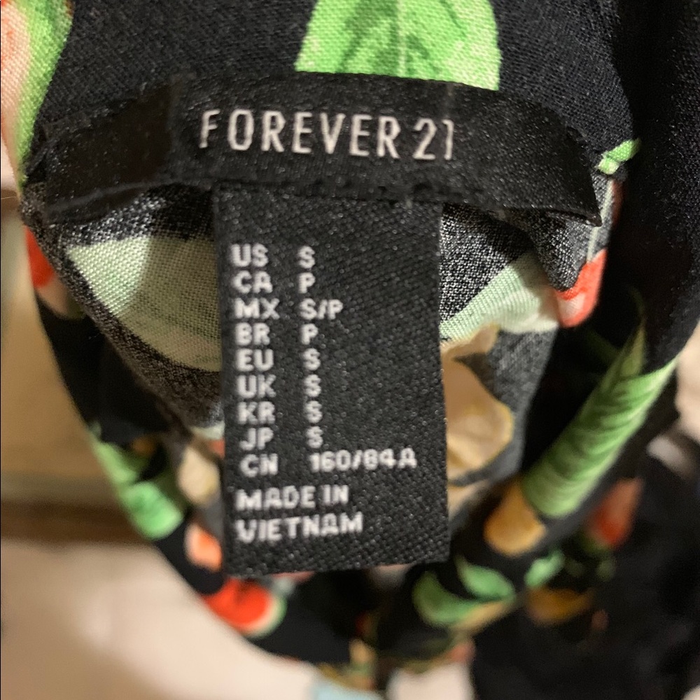 Forever 21 Fruit 🍉 🍎 🍌 shirt! - Picture 3 of 3